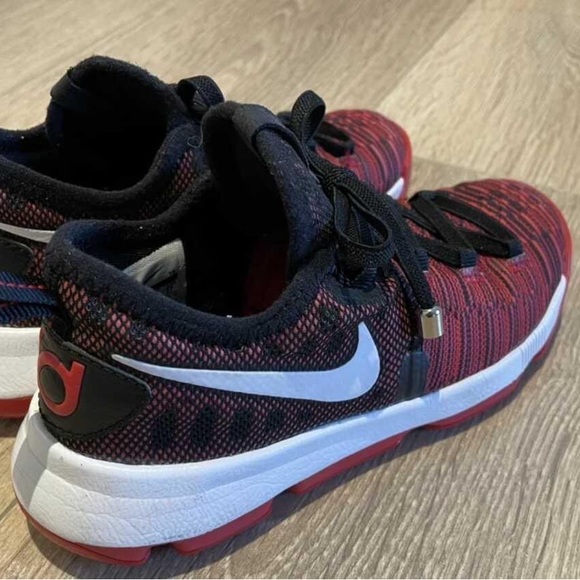 LIKE NEW - Kids Nike KD9 shoes with box - size 11C - Picture 3 of 4